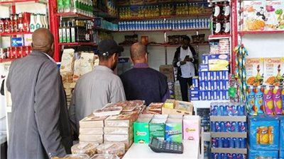 الأمن يطارد تجار السوق السوداء وعصابات الاحتكار.. تحرير 906 قضايا بيع بأزيد من السعر والاستيلاء على الدعم