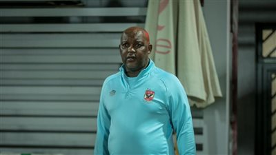 موسيماني يراجع خطة مباراة سيراميكا كليوباترا في المحاضرة الختامية 