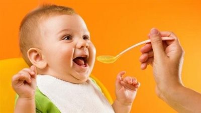 يسبب تسمم الأطفال.. باحث بطب نيويورك يحذر من عسل النحل