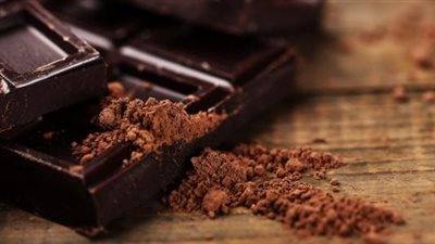 مزاج وعلاج وطعم حلو.. فوائد مذهلة للشيكولاتة الغامقة 