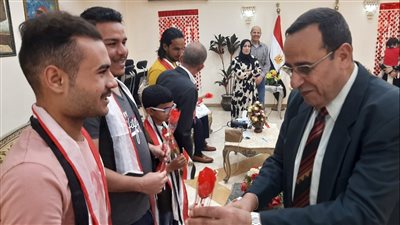 محافظ شمال سيناء يوجه بالاهتمام بأصحاب البصيرة