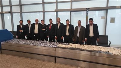ضبط صيدلي وزوجته حاولا تهريب 8 آلاف عبوة مستلزمات طب الأسنان بمطار القاهرة