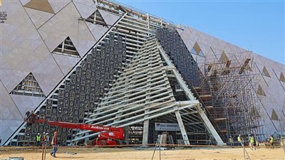 صب جزء من سقف محطة مترو المتحف الكبير بالجيزة | فيديو