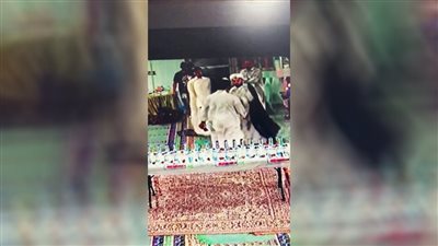 أثار سخط الكويتيين.. لحظة اعتداء ضابط على إمام مسجد والاستيلاء على هاتفه | فيديو