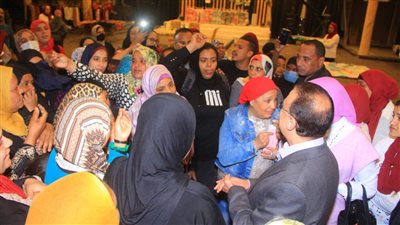 محافظ الإسكندرية يفتتح المعرض الخيري المجاني لتوزيع ملابس العيد على 140 أسرة من الأولى بالرعاية