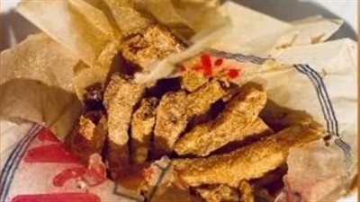 زوجان يعثران على بطاطا مقلية عمرها أكثر من 60 عاما.. والمفاجأة صادمة