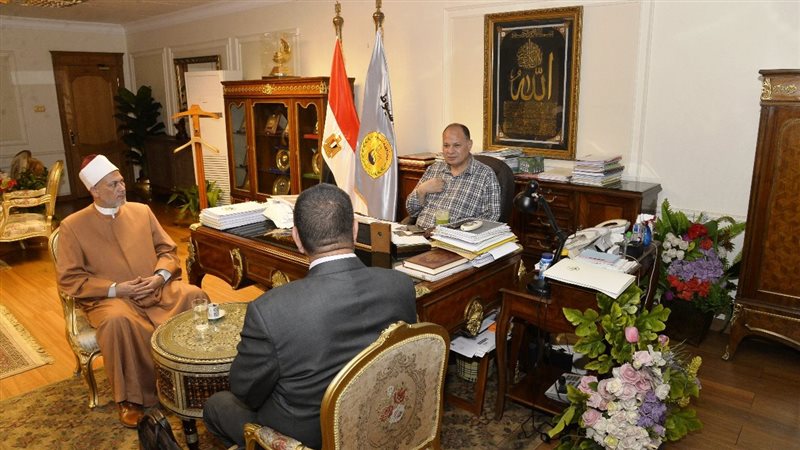 اجتماع محافظ أسيوط