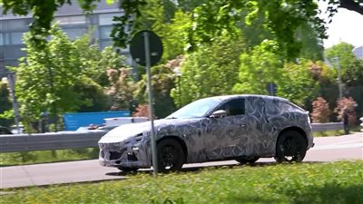 شاهد.. فيراري بوروسانجوي مع التمويه أثناء التنقل في فيديو تجسس