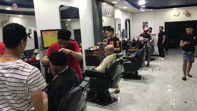 رامز جلال بـ ١٥٠ ومحمد رمضان ب ٧٠ جنيها.. أحدث صيحات قصات الشعر في العيد| فيديو وصور