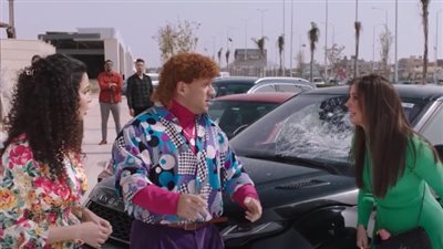 على طريقة ويل سميث.. حزلقوم يضرب نفادي على مسرح 