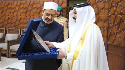  شيخ الأزهر يتبادل التهنئة مع ملك البحرين بعيد الفطر المبارك