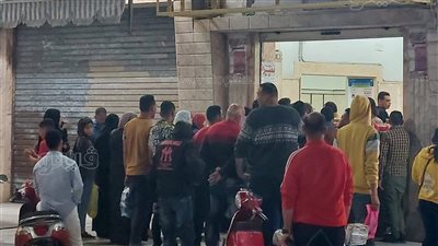 زحام على محلات اللب والسوداني ليلة عيد الفطر في مطروح | صور