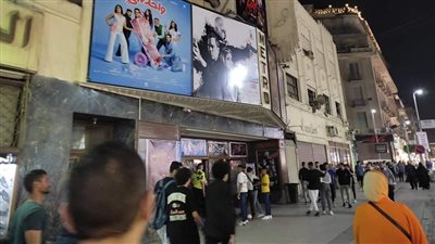 زحام على المحال التجارية بوسط البلد.. والسينمات تستعد لاستقبال جمهور العيد | فيديو وصور