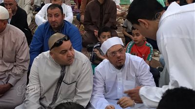 شاب بمتلازمة داون يثير إعجاب المصلين بساحة الوراق بعد تكبيرات العيد | فيديو