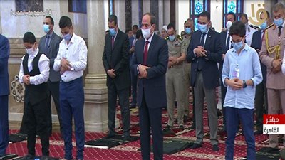 بث مباشر.. السيسي يؤدي صلاة عيد الفطر بمسجد المشير