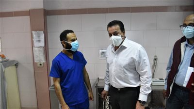 أول أيام العيد .. القائم بأعمال وزير الصحة يتفقد عددا من مستشفيات القاهرة والجيزة