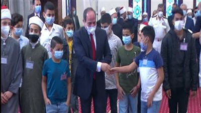 السيسي يغادر مسجد المشير طنطاوي بعد أداء صلاة عيد الفطر