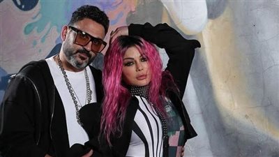 أكرم حسني يكشف قصة غنائه مع هيفاء وهبي.. وأول أجر حصل عليه | فيديو