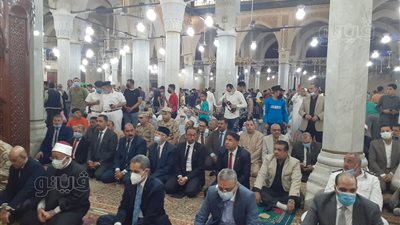 محافظ الغربية يؤدي صلاة عيد الفطر في مسجد السيد البدوي | صور 