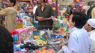 الرقص على المهرجانات.. أهالي الوراق يحتفلون بالعيد بطريقتهم الخاصة | فيديو 