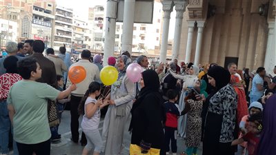 فرحة الأطفال بالبالونات بعد أداء صلاة العيد بالغربية | صور 