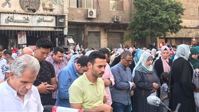 رغم فتوى الأزهر.. اختلاط النساء بالرجال في صلاة العيد بالقاهرة والجيزة | فيديو وصور 