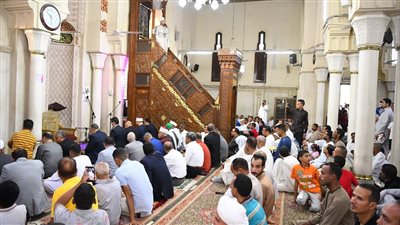 منذ جائحة كورونا.. فرحة أهالي قنا بصلاة عيد الفطر بمسجد القنائيlصور