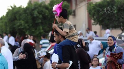 الأطفال وفرحة العيد.. ضحك ولعب وصورة سيلفي | صور