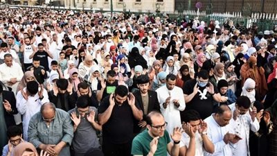 صلاة العيد بركة وفرحة.. مساجد مصر يملؤها المصلون | صور 
