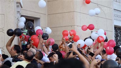 فرحة العيد تجمع شمل قريب وبعيد.. مظاهر البهجة في صلاة عيد الفطر المبارك | صور