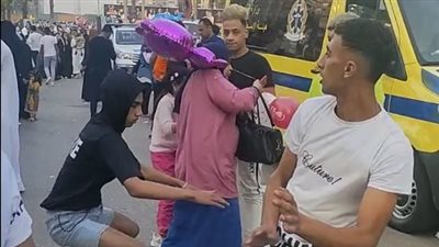 قصات على الموضة ورقص شعبي.. احتفالات الشباب بساحة مصطفى محمود بالعيد | فيديو وصور