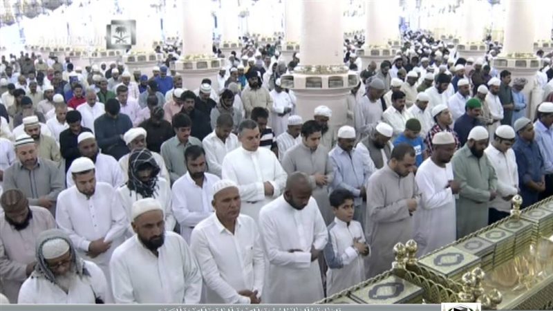 صلاة عيد الفطر بالمسجد