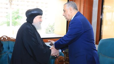 محافظ سوهاج يستقبل المهنئين بعيد الفطر المبارك | صور