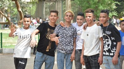 صبغ الشعر وقصة رامز جلال.. أبرز تقاليع الشباب والأطفال في العيد | صور 