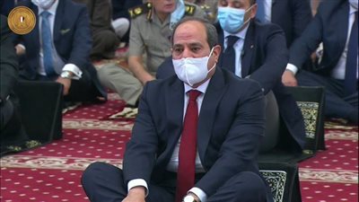 زعماء العرب يؤدون صلاة عيد الفطر.. الرئيس السيسي بمسجد المشير طنطاوي.. والملك سلمان بالحرم المكي | صور