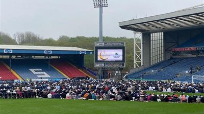 لأول مرة تكبيرات عيد الفطر في الملاعب الإنجليزية | فيديو