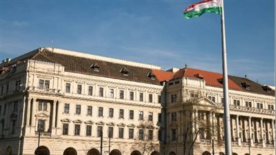 وزير الخارجية المجري يعلن إعادة فتح سفارة بلاده في كييف