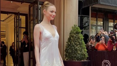 إيما ستون وهويون جانج أول الحاضرين في حفل الميت جالا | صور