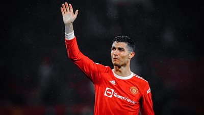 هل دموع الوداع.. رونالدو يبكي على ملعب أولد ترافورد بعد مباراة برينتفورد | فيديو