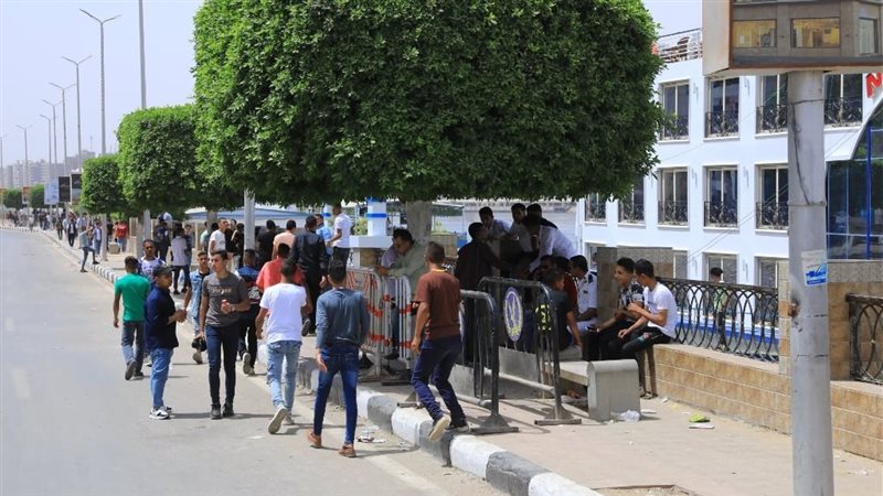 توافد المواطنين على