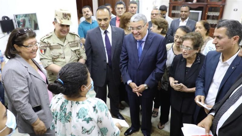 محافظ المنيا يهنئ