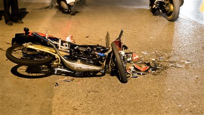 إصابة 7 أشخاص في تصادم دراجة بخارية مع سيارة ملاكي بالبحيرة
