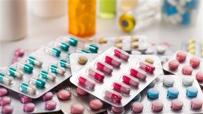 الصحة محذرة من الإفراط في الفيتامينات: تسبب زيادة في ترسبات الأملاح على الكلى