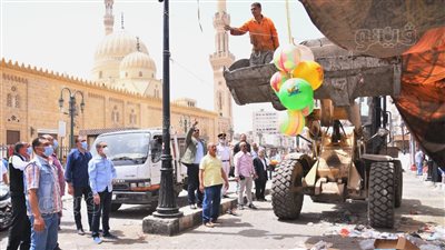 رحمى يتفقد شوارع المحافظة ثاني أيام العيد للوقوف على جاهزيتها 