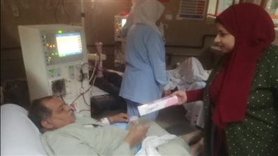 «كحك العيد» هدية مسؤولي التأمين الصحي لنزلاء مستشفى بني سويف | صور