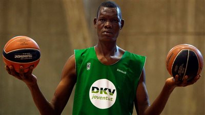 وفاة لاعب السلة الكونغولي بينفونو ليتوني عن 28 عامًا