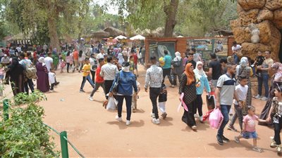 إقبال كثيف على حديقة الحيوان بالجيزة في ثالث أيام عيد الفطر 