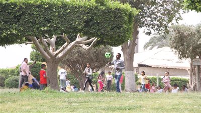 إقبال المواطنين على الحديقة الدولية للاحتفال بثالث أيام عيد الفطر|فيديو وصور 