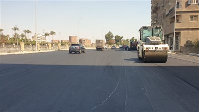 الانتهاء من رصف الطبقة السطحية بشارع البحر الأعظم بالجيزة