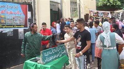 هيئة النظافة بالجيزة توزع أكياس على زوار الحدائق في ثالث أيام العيد